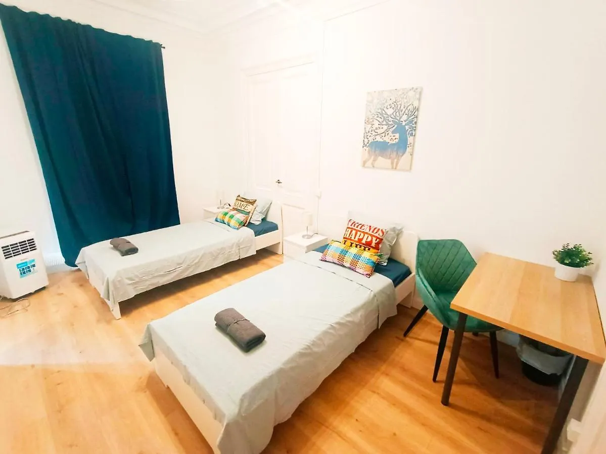 By Born & Gothic Rooms Barcelona Hostel