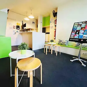 And Basic Universitat For Young Maison d'hôtes